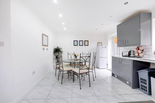 3 Bedroom House with Parking in Windsor - Family and Contractor friendly, Windsor (fotografie 9)