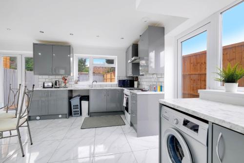 3 Bedroom House with Parking in Windsor - Family and Contractor friendly, Windsor (fotografie 6)