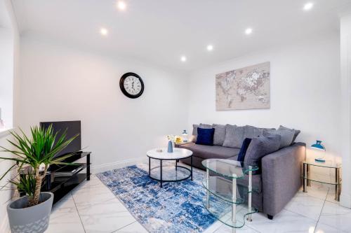 3 Bedroom House with Parking in Windsor - Family and Contractor friendly, Windsor (fotografie 2)