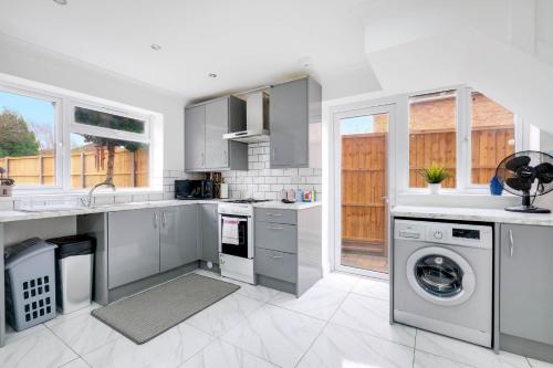 3 Bedroom House with Parking in Windsor - Family and Contractor friendly, Windsor (fotografie 7)