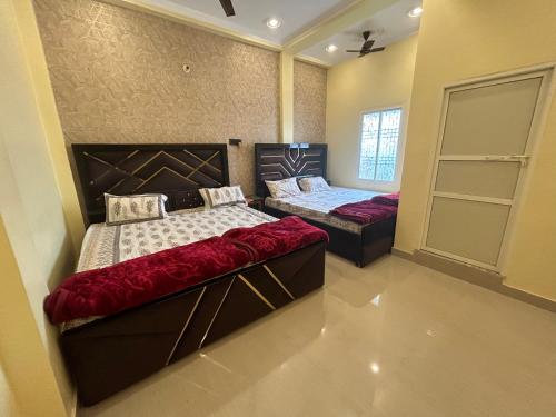 Deluxe Quadruple Room image 1