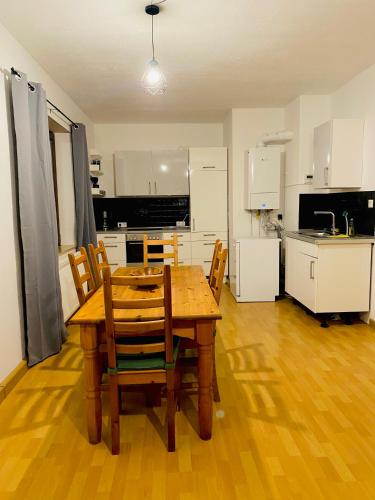 設施, Ganzes Haus, 80qm, Parkplatz, 6 Personen, 3 Schlafzimmer, Wlan in 霍爾內堡
