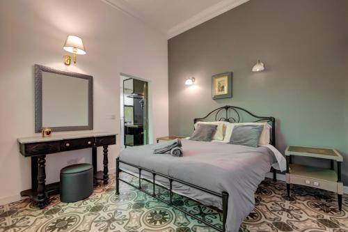 Double Room with Private Bathroom room in Boho Rooms Sliema
