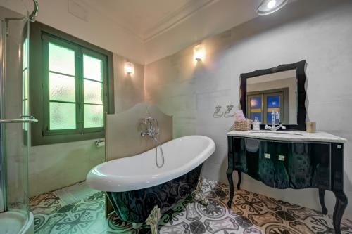 Double Room with Private Bathroom image 2
