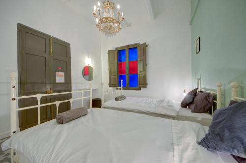 Standard Twin Room image 6