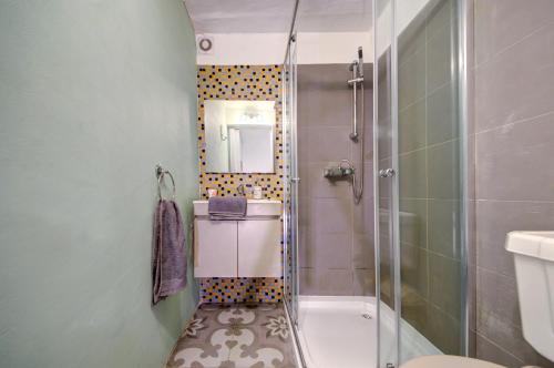 Standard Twin Room image 3