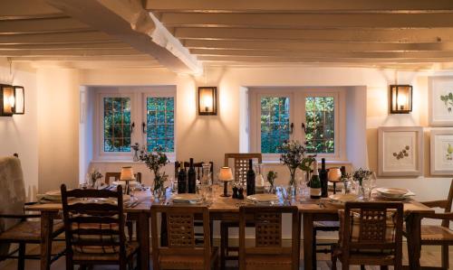 Étterem, The Three Horseshoes in Asthall
