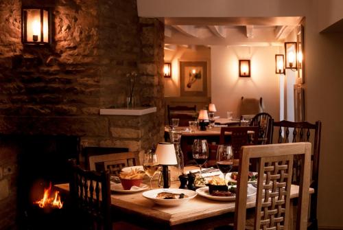 Létesítmények, The Three Horseshoes in Asthall