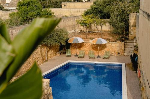 Charming & Stylish Historic Farmhouse with Pool, Xewkija (zdjęcie 10)