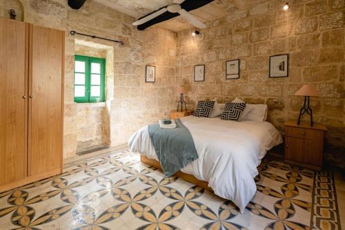 Charming & Stylish Historic Farmhouse with Pool, Xewkija (zdjęcie 5)