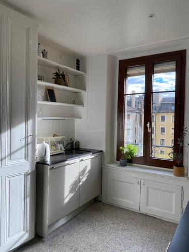  Lovely large flat with balcony in Genf