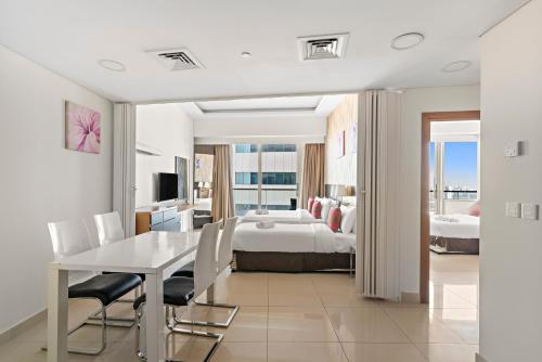 Great 2BR APT Ocean Heights, Dubái