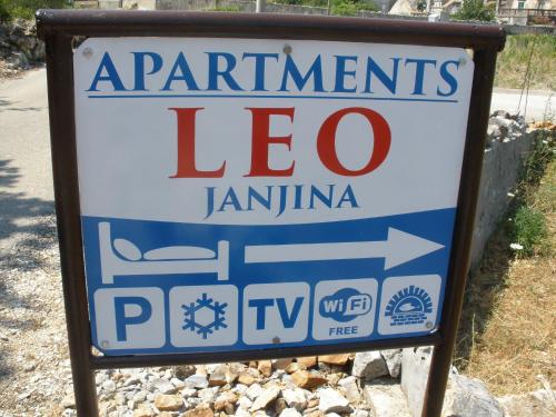 Apartments Leo Janjina