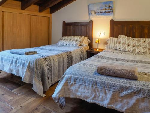 2 twin beds