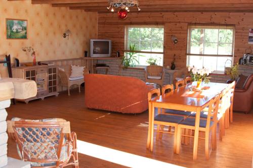 Facilities, Tonise Holiday Houses in Upa