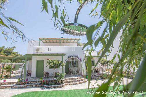 ฝักบัว, Votana Studios in อาลิคี