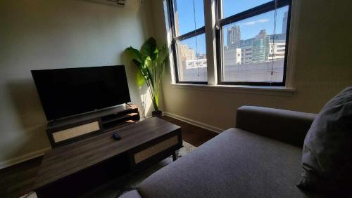 Heart of Detroit Gem! 2BR Apt in Detroit, USA