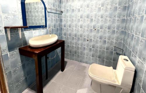 Double Room with Pool View image 10