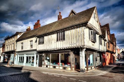 Captivating Tudor 2 Bedroom Apartment in Ipswich