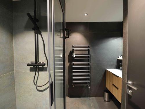 T4 rénové avec vue Mont-Blanc, 4 étoiles, proche centre, parking - FR-1-507-62