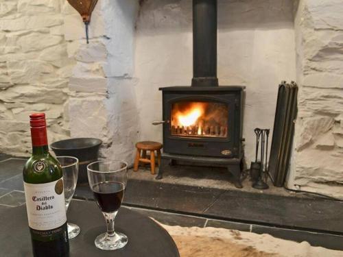 Cosy terrace cottage built into the mountain side.