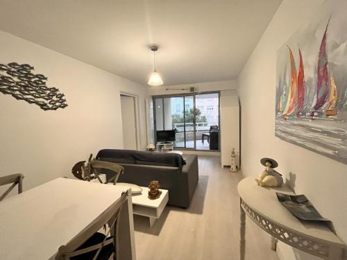 Apartment room in Appartement 3 pièces à 100m de la plage avec grande terrasse et WIFI – Les Sables-d'Olonne - FR-1-197-537