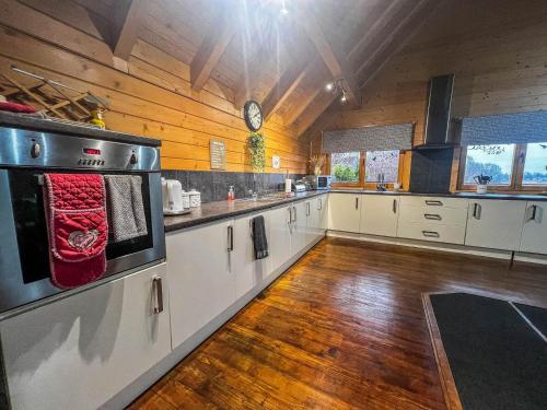 Stunning Log Cabin With A Pool Table For Hire In Norfolk, Sleeps 8 Ref 34045al