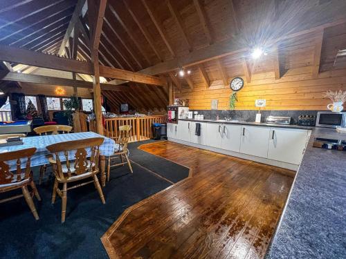 Stunning Log Cabin With A Pool Table For Hire In Norfolk, Sleeps 8 Ref 34045al