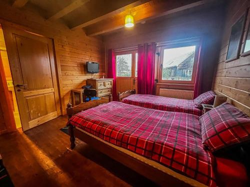 Stunning Log Cabin With A Pool Table For Hire In Norfolk, Sleeps 8 Ref 34045al