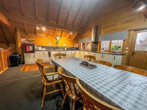 Stunning Log Cabin With A Pool Table For Hire In Norfolk, Sleeps 8 Ref 34045al