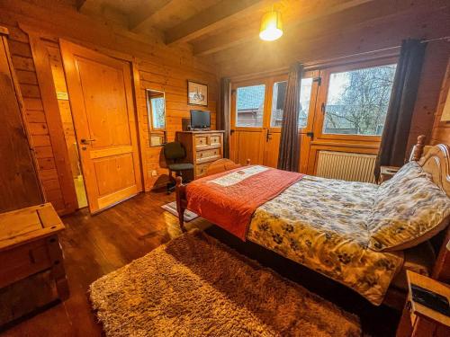 Stunning Log Cabin With A Pool Table For Hire In Norfolk, Sleeps 8 Ref 34045al