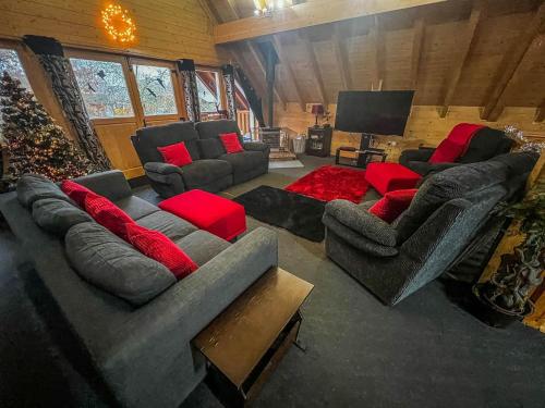 Stunning Log Cabin With A Pool Table For Hire In Norfolk, Sleeps 8 Ref 34045al