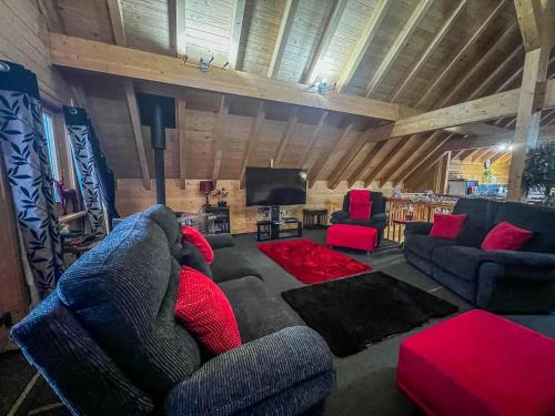 Stunning Log Cabin With A Pool Table For Hire In Norfolk, Sleeps 8 Ref 34045al