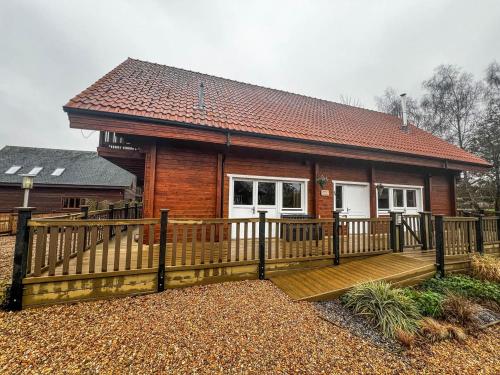 Stunning Log Cabin With A Pool Table For Hire In Norfolk, Sleeps 8 Ref 34045al