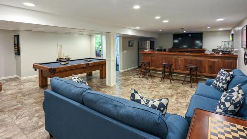 Exterior view, 5 Bedroom Family Gathering Home with Indoor Hot Tub in Huron (OH)