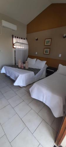 1 double bed, 1 twin bed