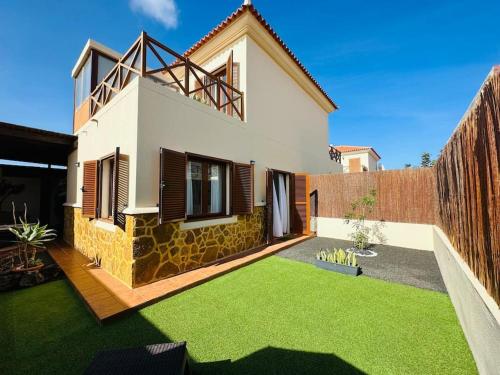 Aguaribay by Lovely Property