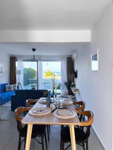 Spacious Three-Bedroom Apartment with Sea View A4