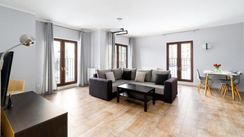 Apartment with Mountain View
