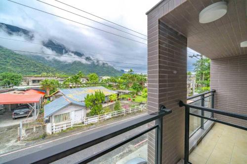 放慢3館 近山左民宿 6-12人, 只接一組客人, 按人數開放房間 放慢3館 近山左民宿 6-12人, 只接一組客人, 按人數開放房間