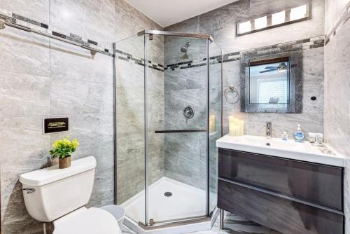 Luxury 4BR & 4BA Villa Heated Pool Minutes To Beach Luxury 4BR & 4BA Villa Heated Pool Minutes To Beach