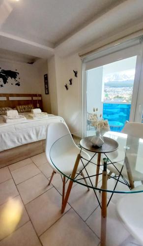 Cálido estudio con balcón y vistas a las montañas