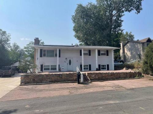 Stylish remodeled Apt near IvyWild/Downtown in Colorado Springs, USA