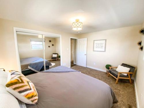Stylish remodeled Apt near IvyWild/Downtown in Colorado Springs, USA