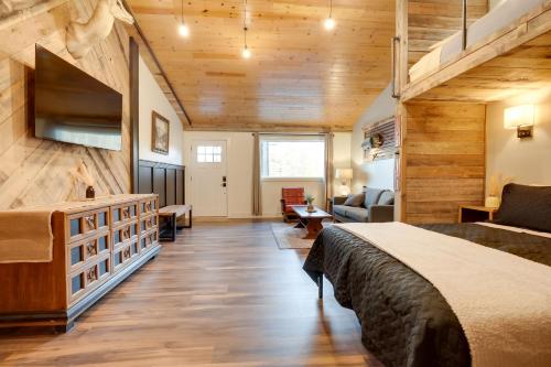 Unique Stay on Harrison Hills Trails with Sauna! in Tomahawk, USA