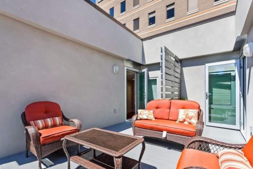 Upscale Condos and Penthouses Close to Canal and Bourbon St detail