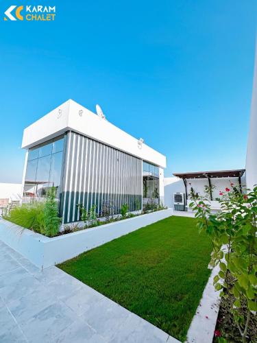 A szálláshely kívülről, كرم شاليه in Barka