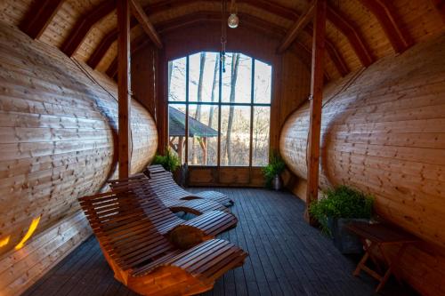 Létesítmények, Dwor Kolesin near Zielona Góra-Babimost repülőtér