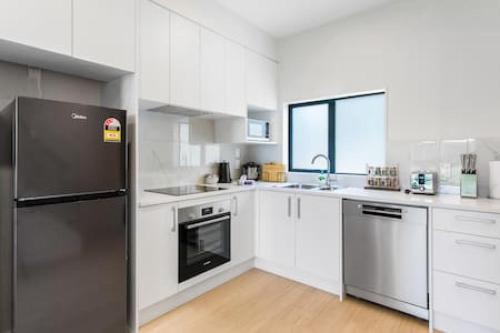 مطبخ, Urban Pulse Townhouse with parking in أوتاهوهو