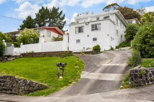 A szálláshely kívülről, Sunny Side Getaway with views and deck in Glen Eden